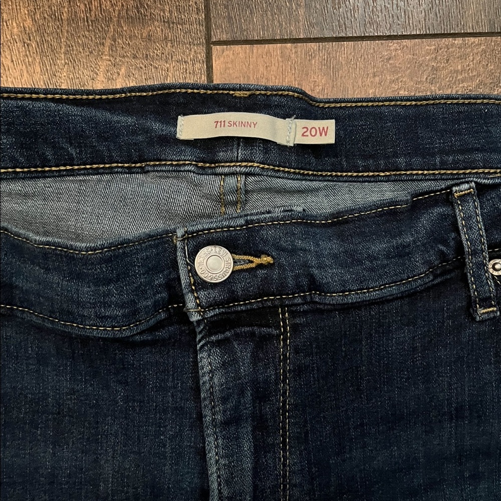 Levi’s 711 Skinny 20W